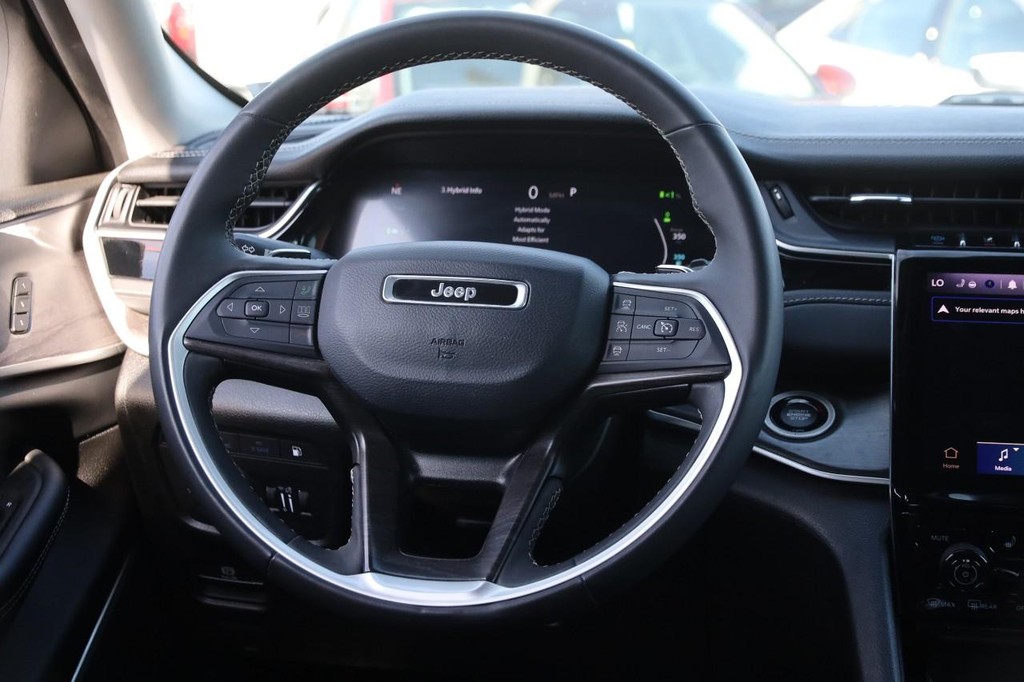 Jeep Grand Cherokee 4xe Vehicle Full-screen Gallery Image 26