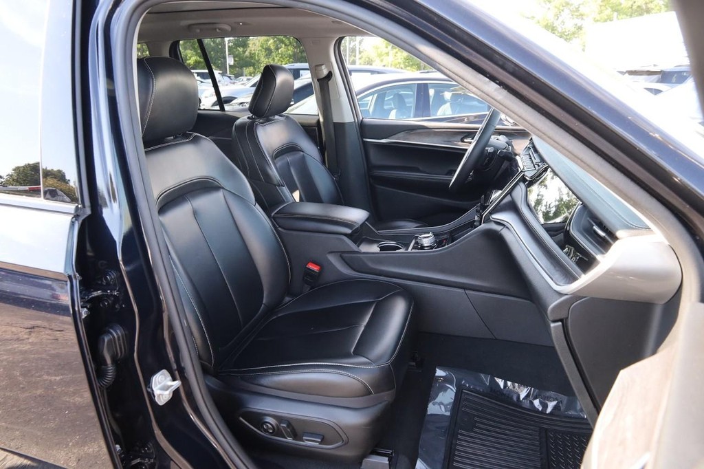 Jeep Grand Cherokee 4xe Vehicle Full-screen Gallery Image 29