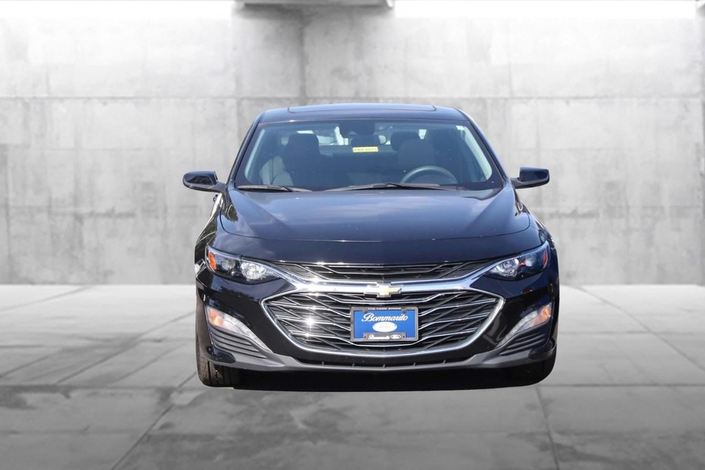 Chevrolet Malibu Vehicle Full-screen Gallery Image 3