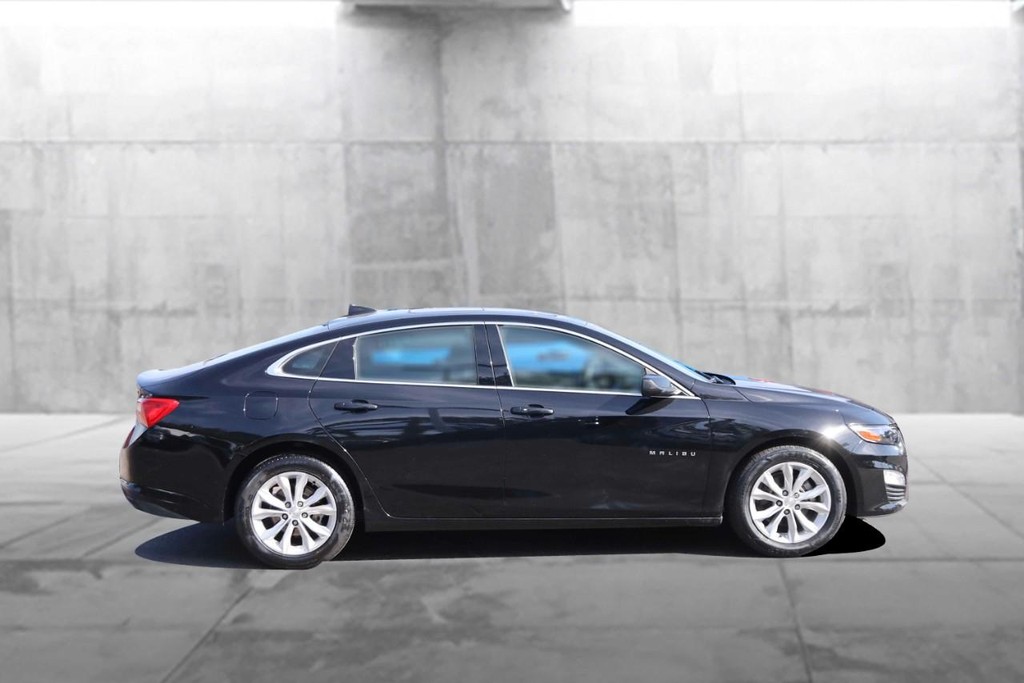Chevrolet Malibu Vehicle Full-screen Gallery Image 4