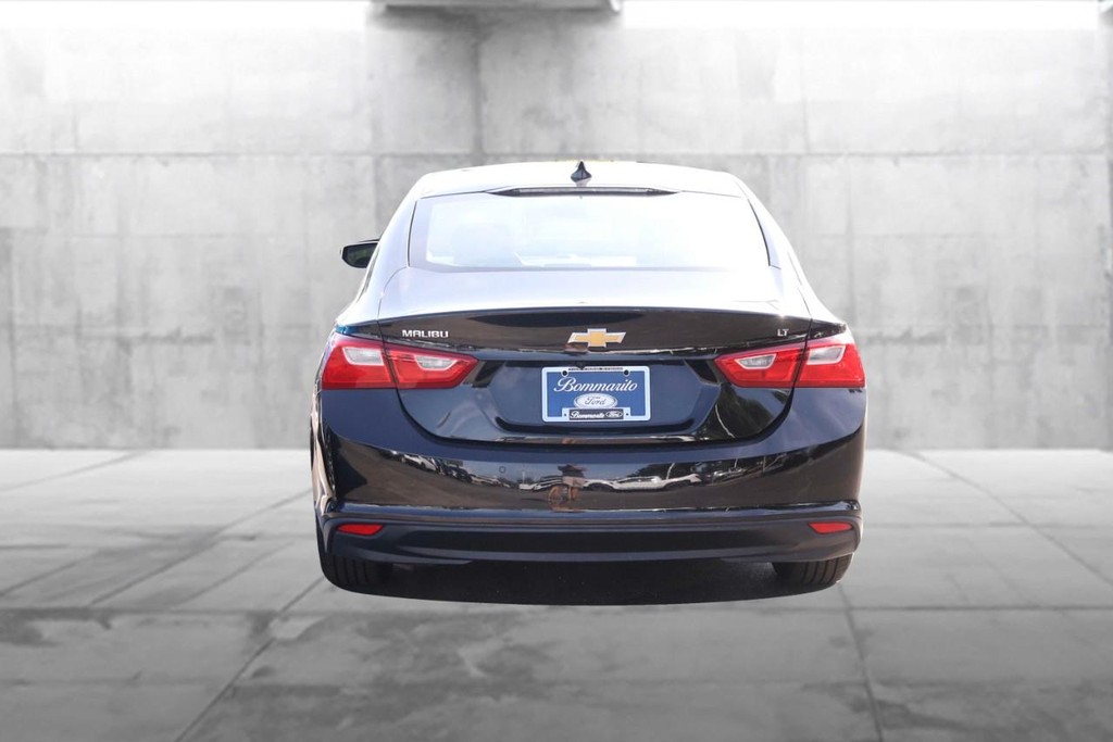 Chevrolet Malibu Vehicle Full-screen Gallery Image 5