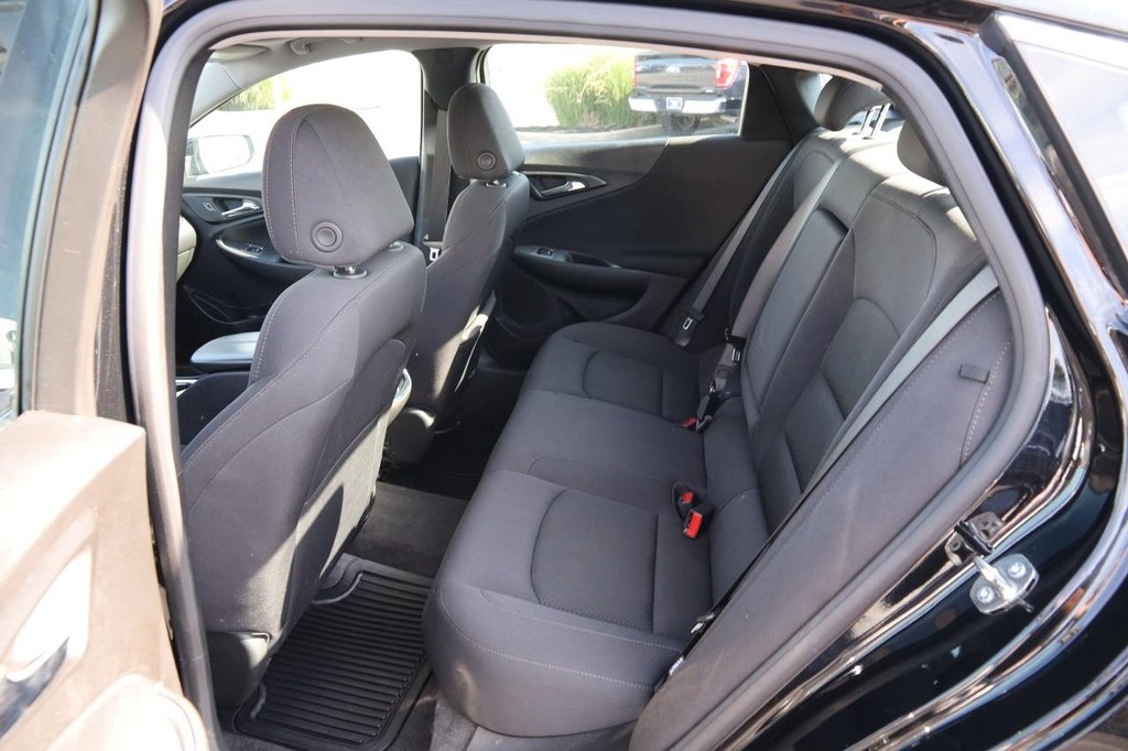Chevrolet Malibu Vehicle Full-screen Gallery Image 9