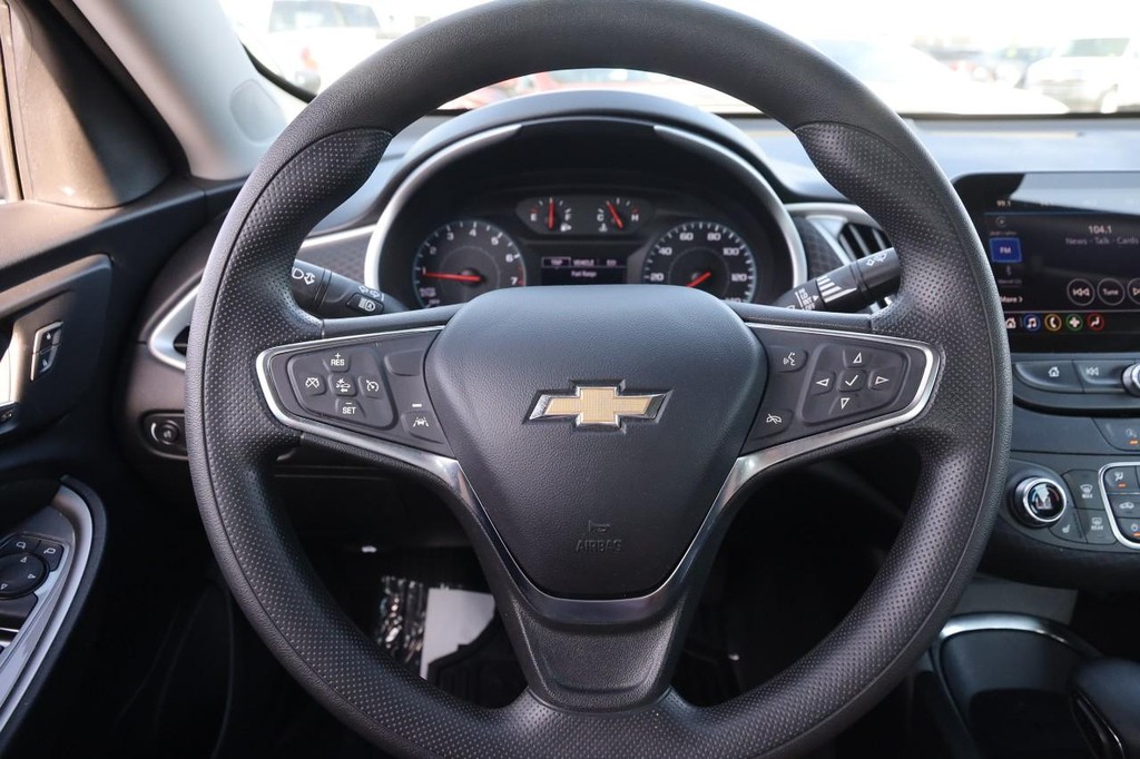 Chevrolet Malibu Vehicle Full-screen Gallery Image 10