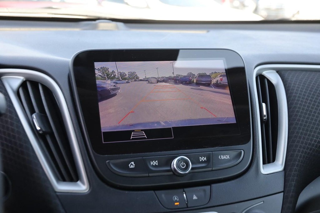 Chevrolet Malibu Vehicle Full-screen Gallery Image 17