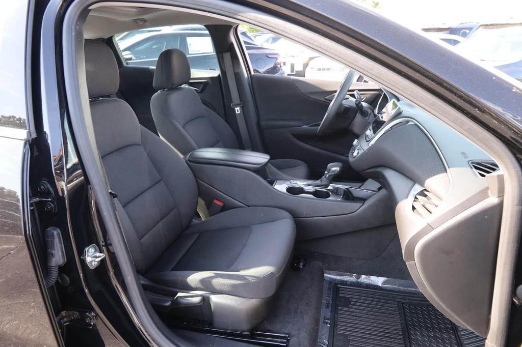 Chevrolet Malibu Vehicle Full-screen Gallery Image 26