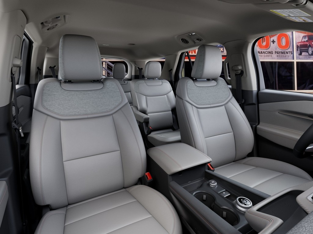 Ford Explorer Vehicle Image 10