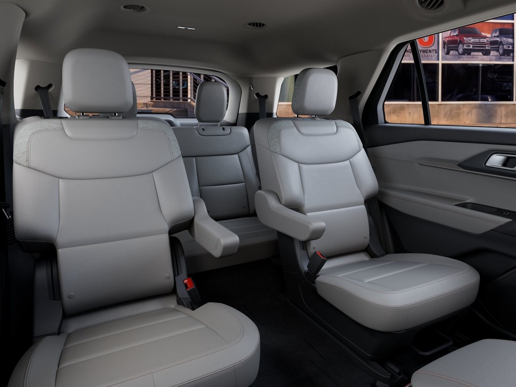 Ford Explorer Vehicle Image 11