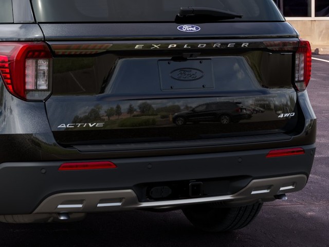 Ford Explorer Vehicle Image 23