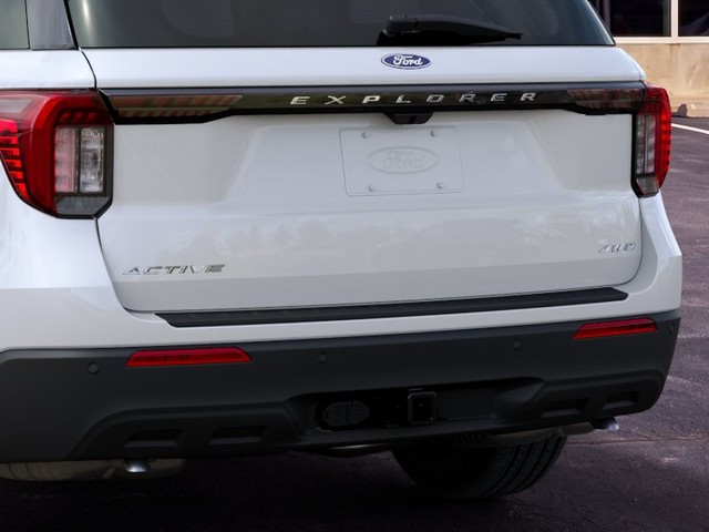 Ford Explorer Vehicle Image 23