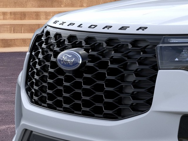 Ford Explorer Vehicle Image 17