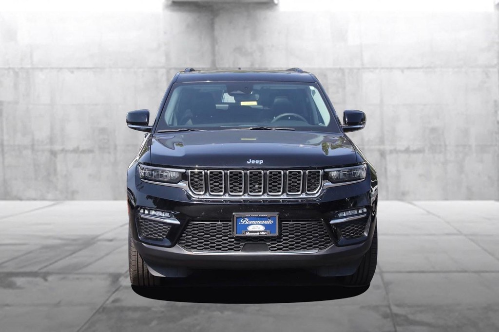 Jeep Grand Cherokee 4xe Vehicle Full-screen Gallery Image 3