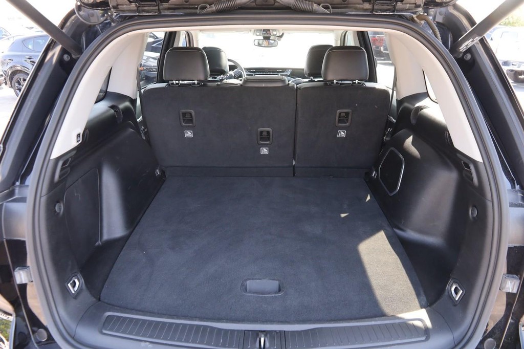 Jeep Grand Cherokee 4xe Vehicle Full-screen Gallery Image 7