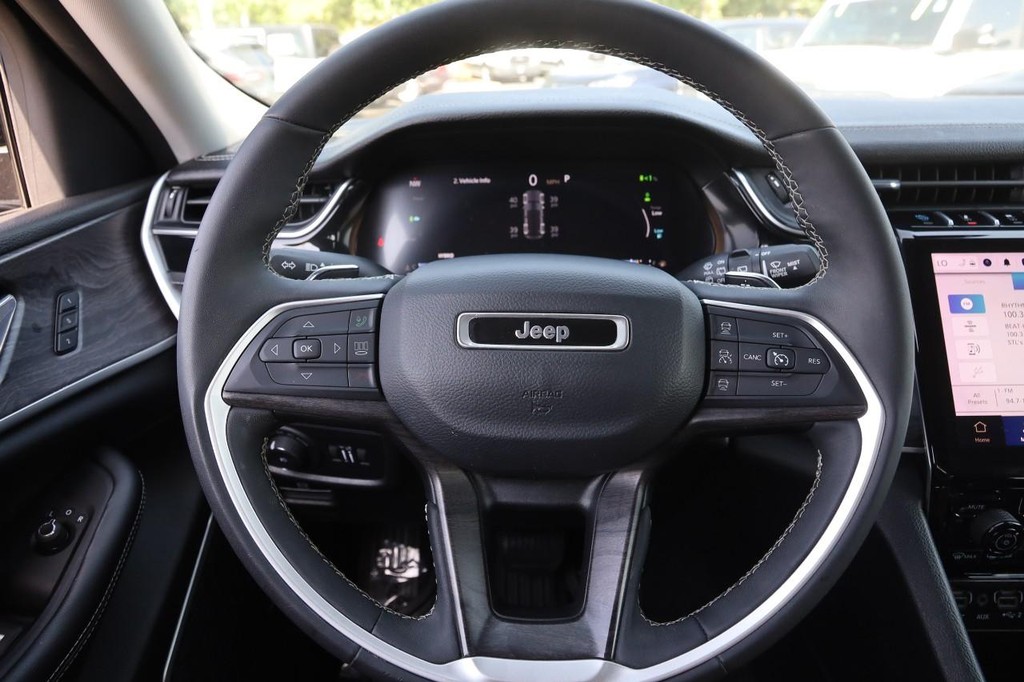 Jeep Grand Cherokee 4xe Vehicle Full-screen Gallery Image 12