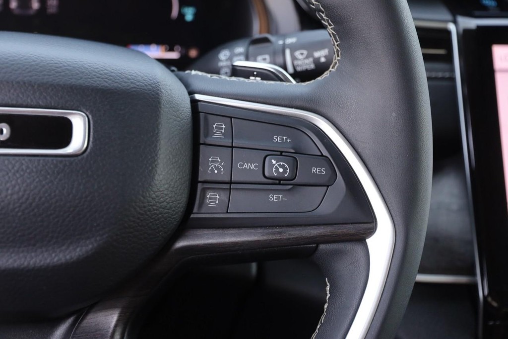 Jeep Grand Cherokee 4xe Vehicle Full-screen Gallery Image 14