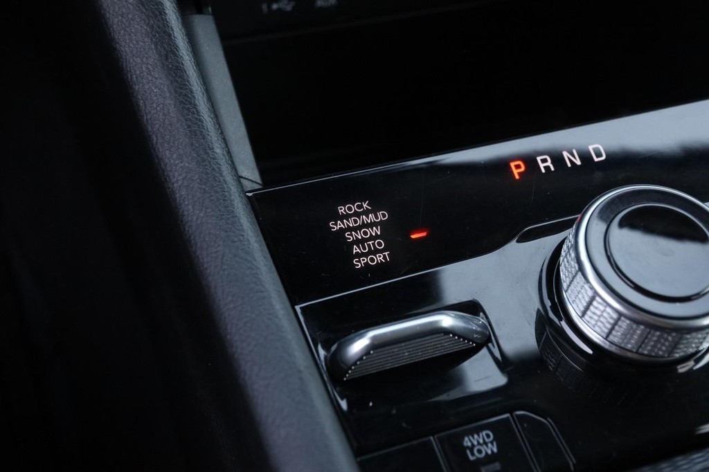Jeep Grand Cherokee 4xe Vehicle Full-screen Gallery Image 22