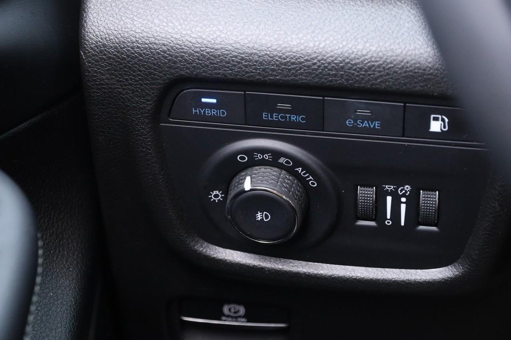 Jeep Grand Cherokee 4xe Vehicle Full-screen Gallery Image 23