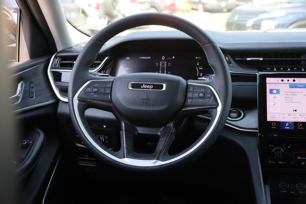 Jeep Grand Cherokee 4xe Vehicle Full-screen Gallery Image 26