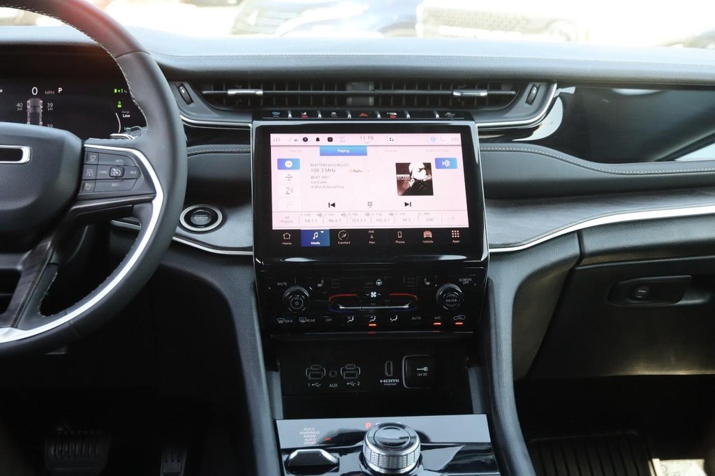 Jeep Grand Cherokee 4xe Vehicle Full-screen Gallery Image 27
