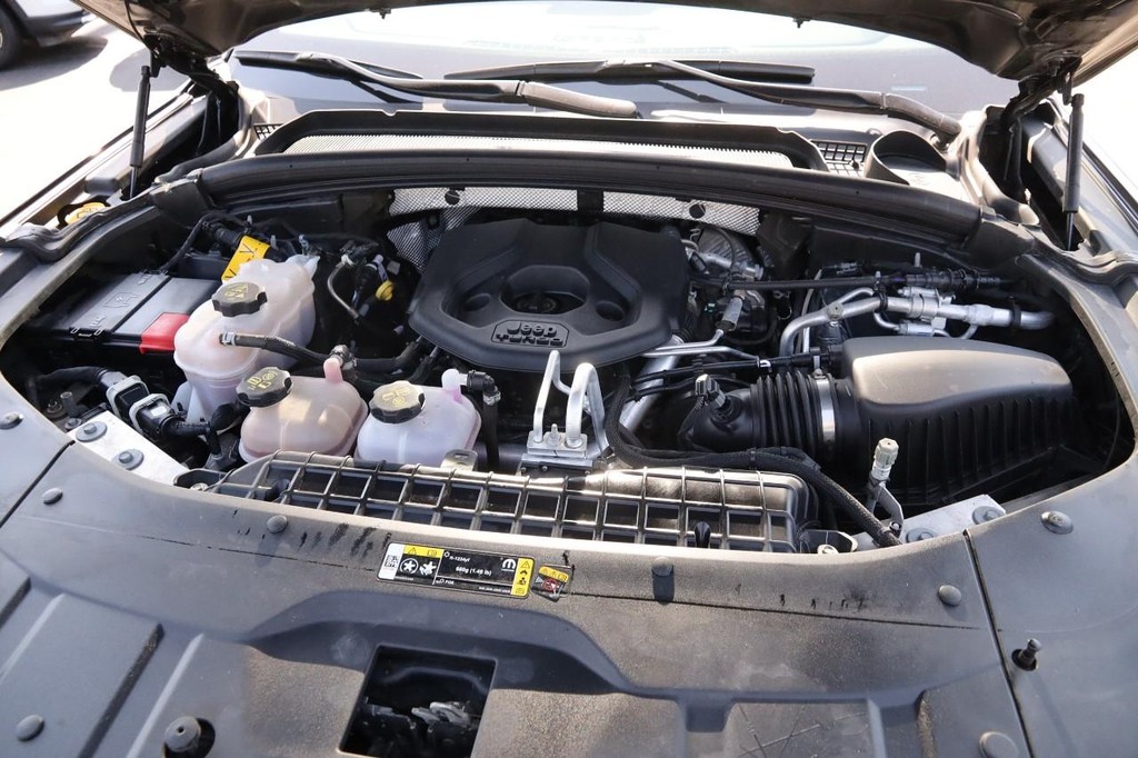Jeep Grand Cherokee 4xe Vehicle Full-screen Gallery Image 30