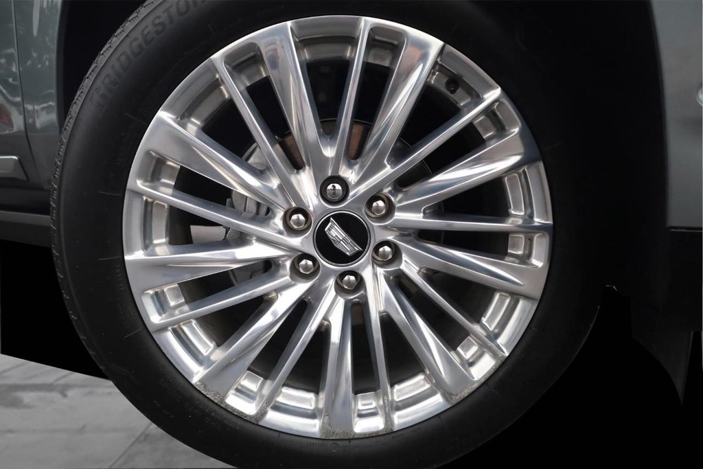 Cadillac Escalade Vehicle Full-screen Gallery Image 03