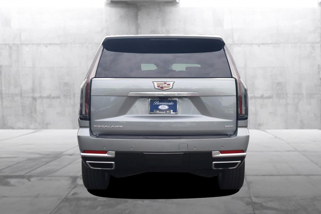 Cadillac Escalade Vehicle Full-screen Gallery Image 06