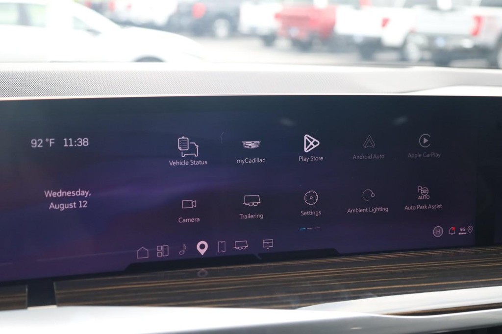 Cadillac Escalade Vehicle Full-screen Gallery Image 15