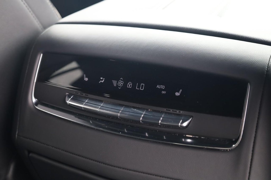 Cadillac Escalade Vehicle Full-screen Gallery Image 22