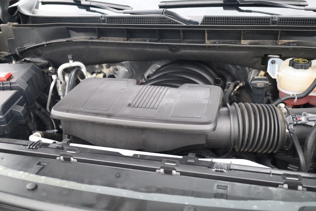 Cadillac Escalade Vehicle Full-screen Gallery Image 28