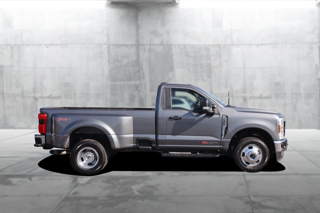 Ford Super Duty F-350 DRW Vehicle Full-screen Gallery Image 5