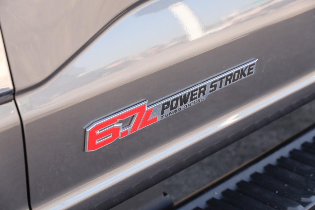 Ford Super Duty F-350 DRW Vehicle Full-screen Gallery Image 8