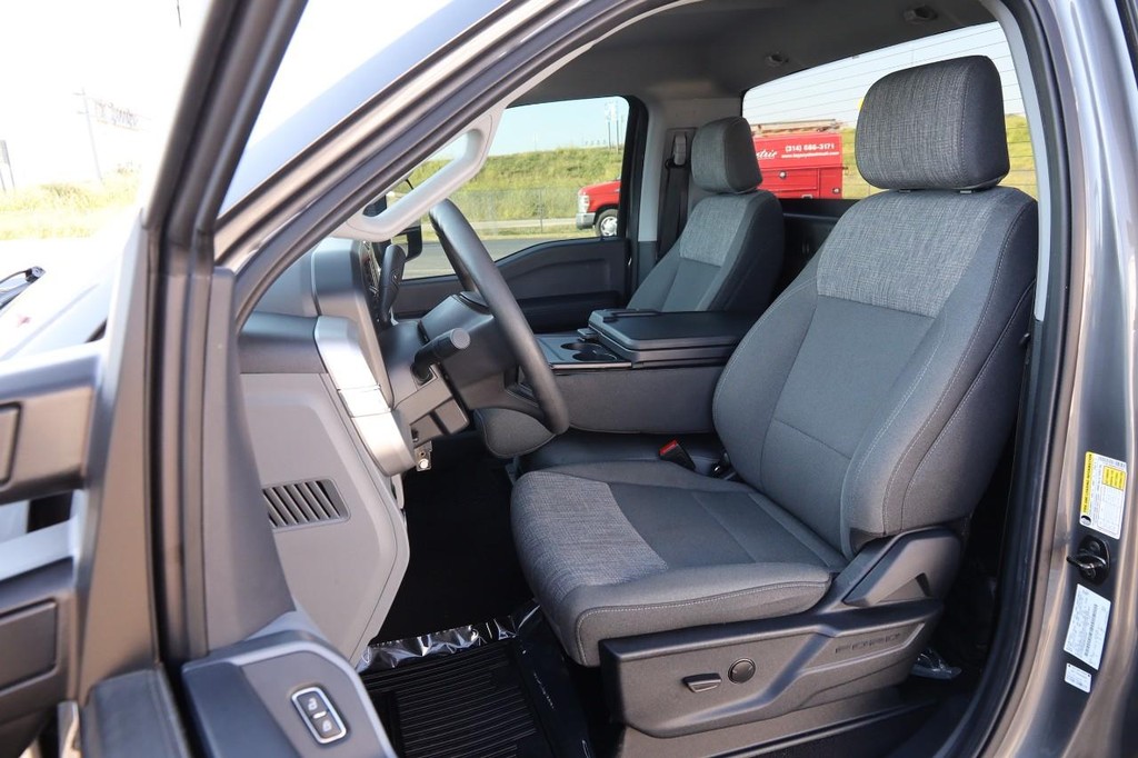 Ford Super Duty F-350 DRW Vehicle Full-screen Gallery Image 9