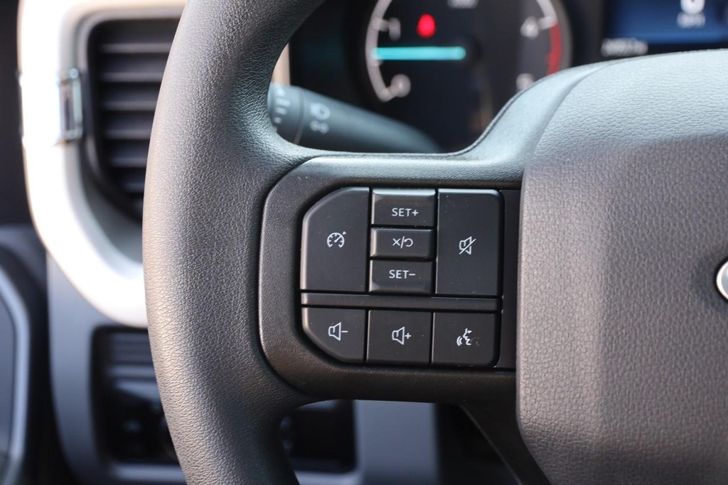 Ford Super Duty F-350 DRW Vehicle Full-screen Gallery Image 14