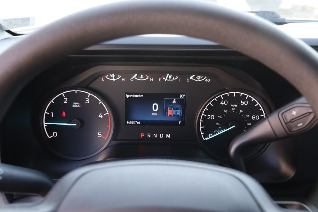 Ford Super Duty F-350 DRW Vehicle Full-screen Gallery Image 16