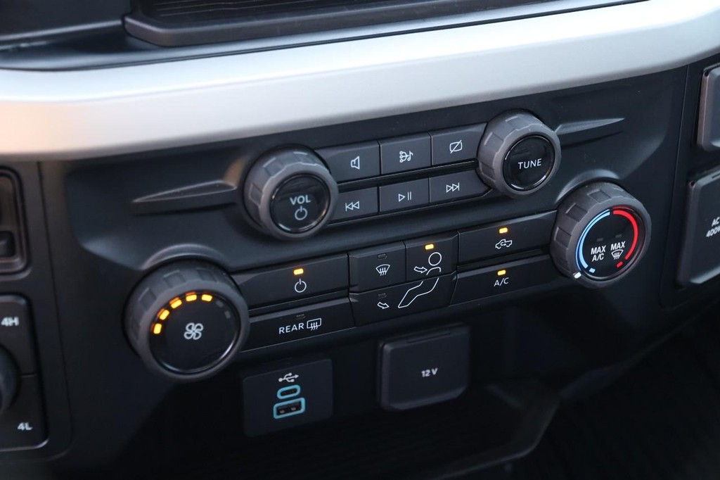 Ford Super Duty F-350 DRW Vehicle Full-screen Gallery Image 20