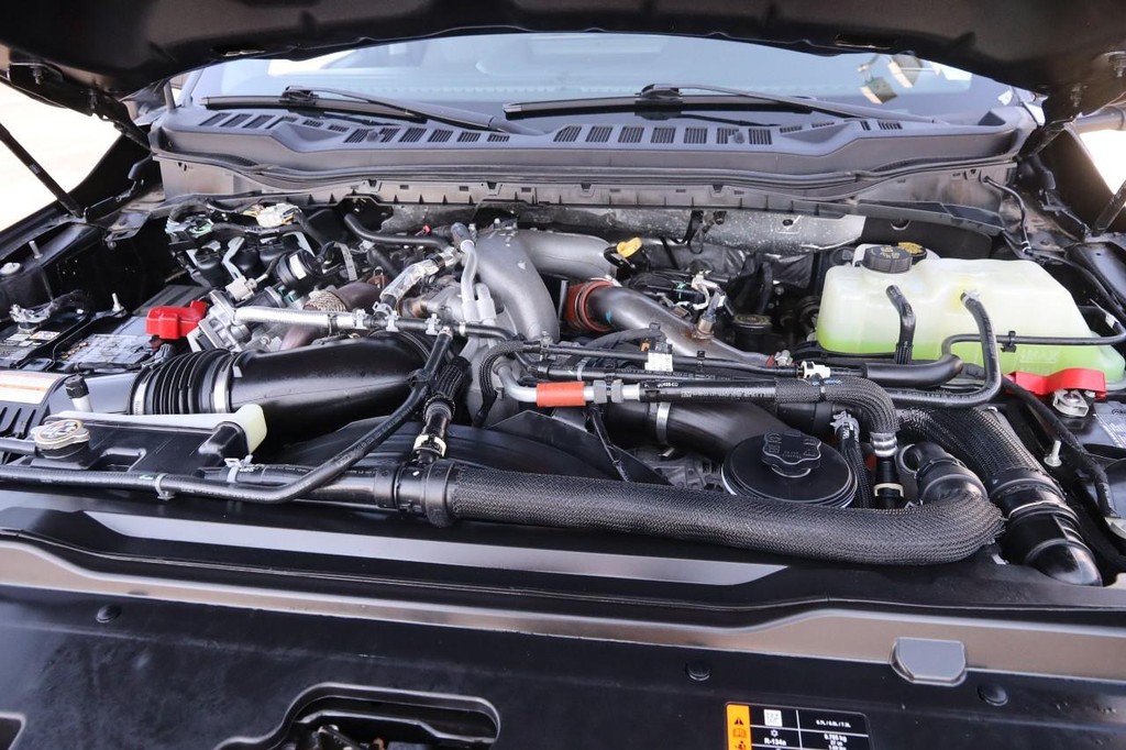 Ford Super Duty F-350 DRW Vehicle Full-screen Gallery Image 28