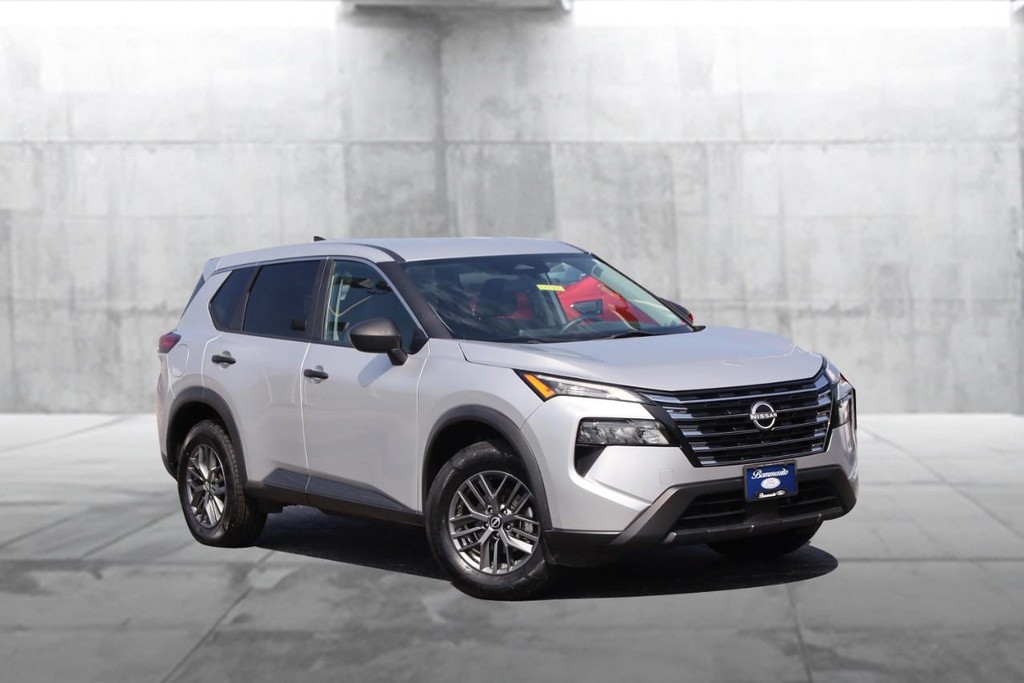 Nissan Rogue Vehicle Image 02