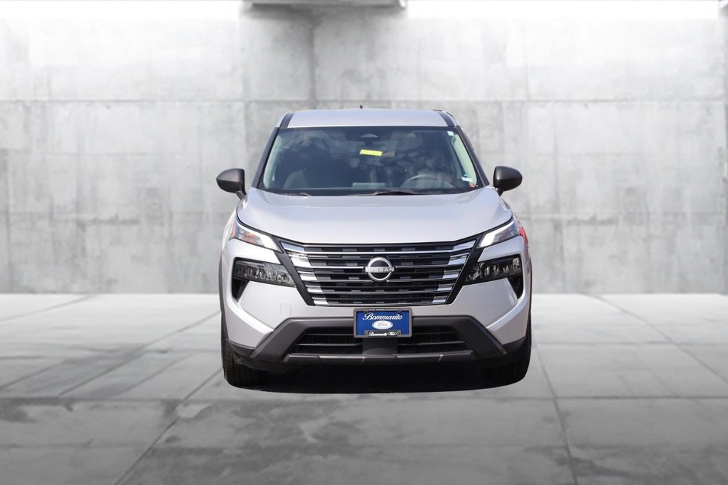 Nissan Rogue Vehicle Image 04