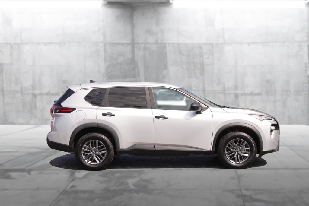 Nissan Rogue Vehicle Image 05