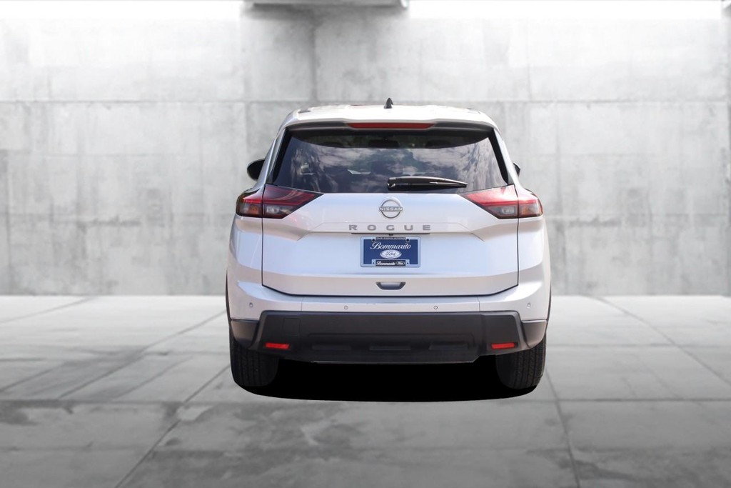 Nissan Rogue Vehicle Image 06