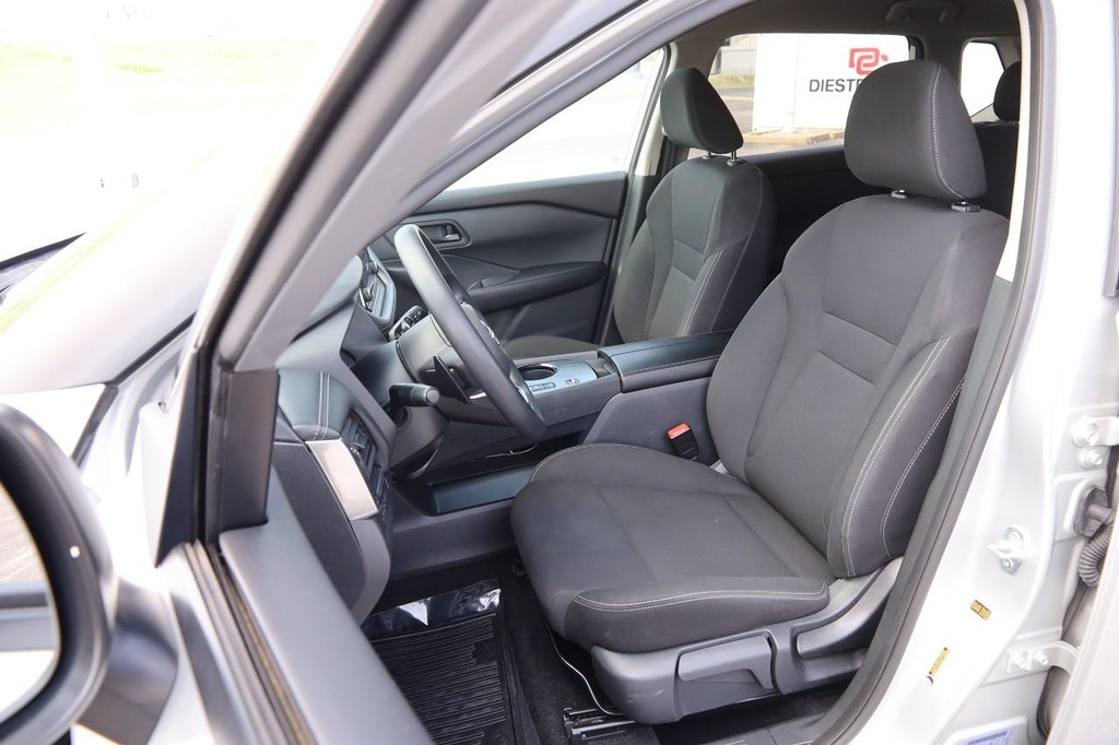 Nissan Rogue Vehicle Image 08
