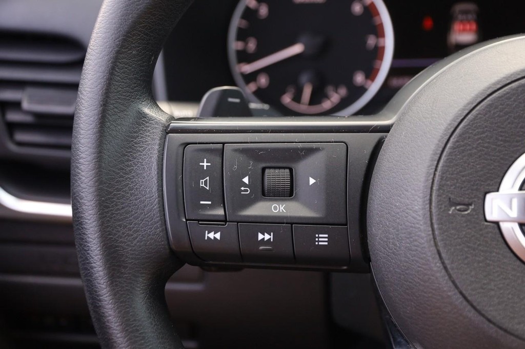 Nissan Rogue Vehicle Image 11