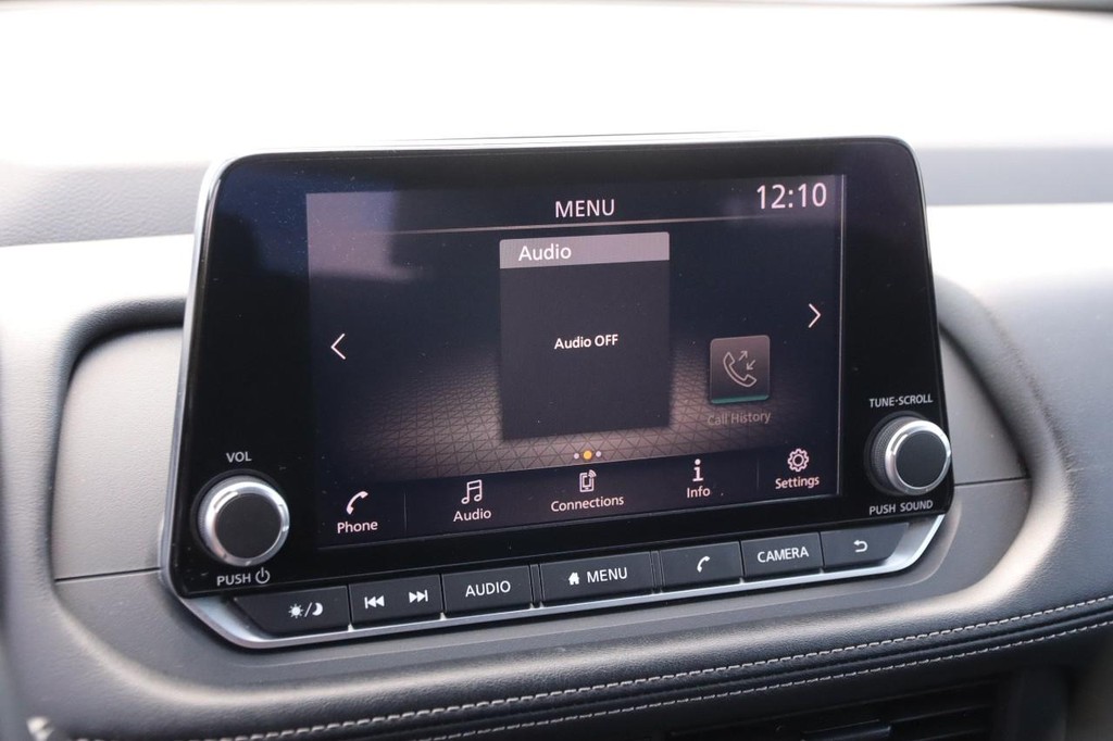 Nissan Rogue Vehicle Image 16