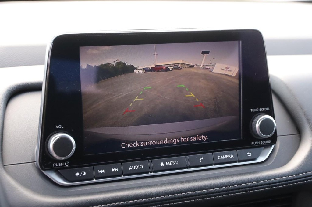 Nissan Rogue Vehicle Image 17