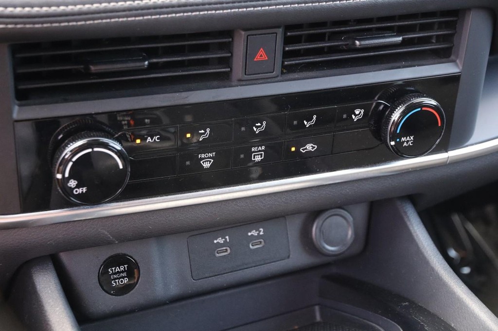 Nissan Rogue Vehicle Image 18