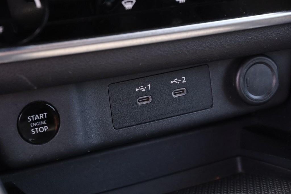 Nissan Rogue Vehicle Image 19