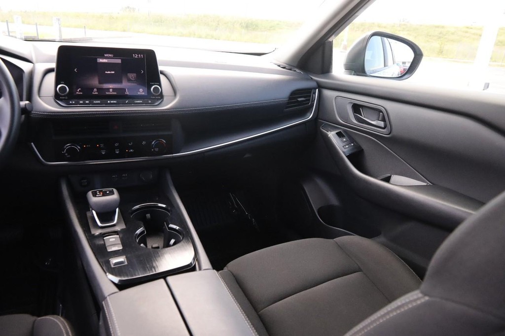 Nissan Rogue Vehicle Image 26