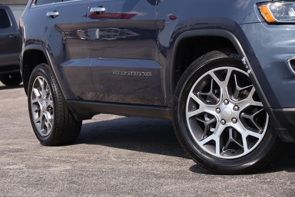 Jeep Grand Cherokee Vehicle Full-screen Gallery Image 3