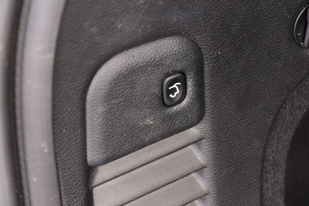 Jeep Grand Cherokee Vehicle Full-screen Gallery Image 8