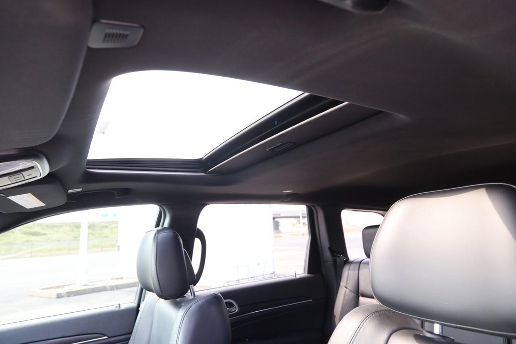 Jeep Grand Cherokee Vehicle Full-screen Gallery Image 9