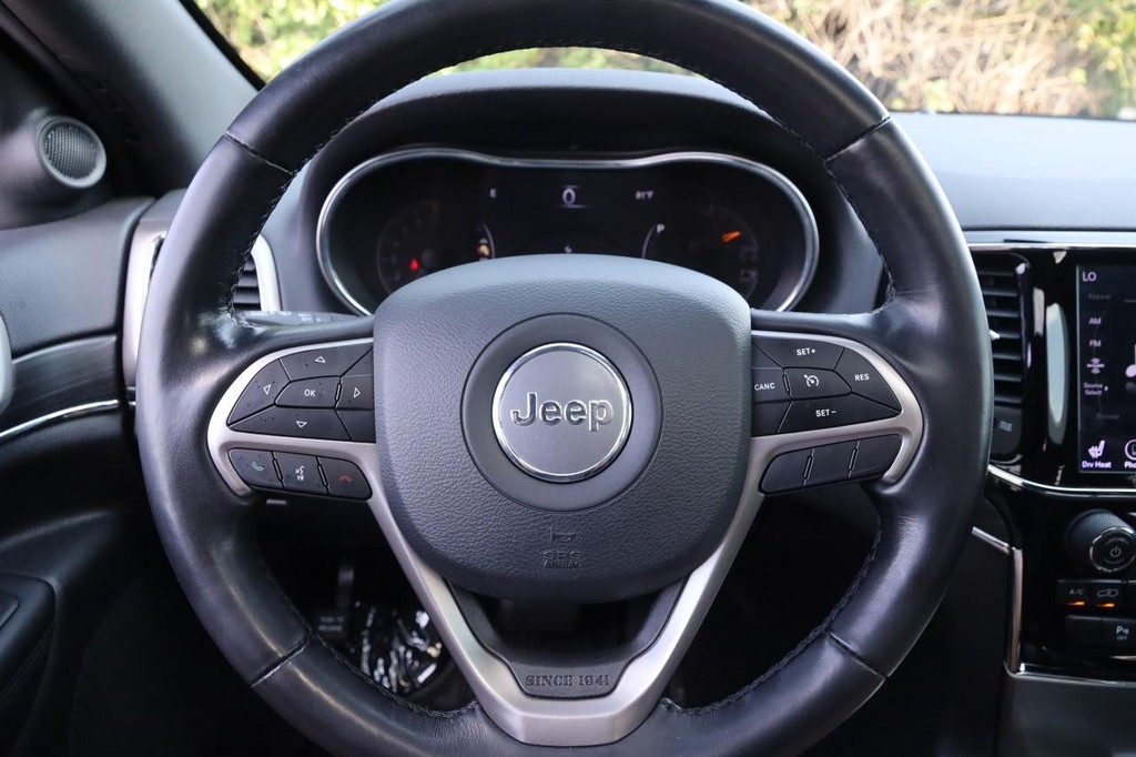 Jeep Grand Cherokee Vehicle Full-screen Gallery Image 12